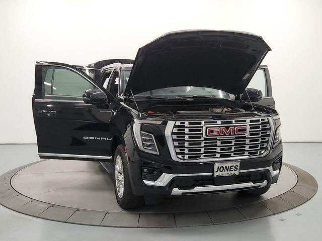 Used 2025 GMC Yukon XL Denali AWD/4WD image 11