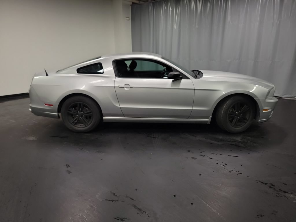 Used 2014 Ford Mustang Coupe RWD image 10