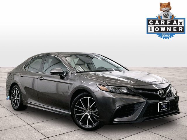 Used 2022 Toyota Camry SE FWD image 2