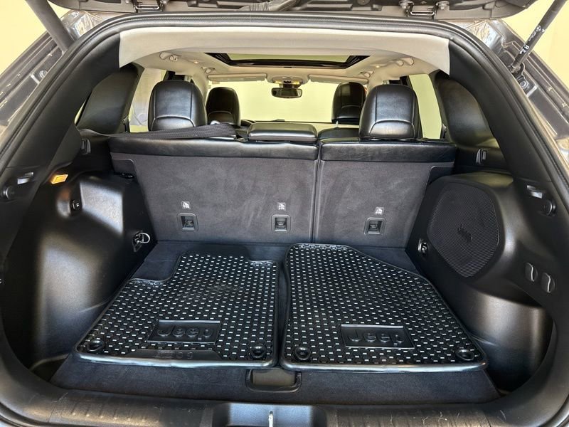 Used 2022 Jeep Cherokee Trailhawk w/ Sun, Sound & Nav Group AWD/4WD image 9