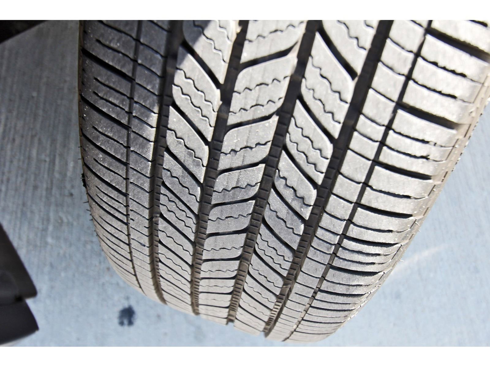 Certified 2025 Nissan Kicks SR FWD image 32