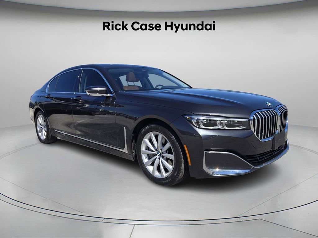 Used 2022 BMW 740i xDrive w/ Premium Package image 9