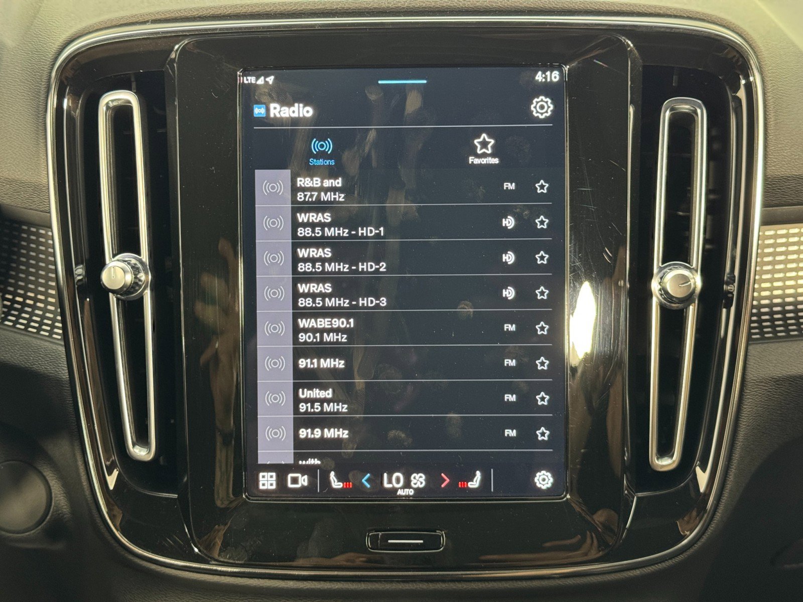 Used 2021 Volvo XC40 P8 Recharge w/ Advanced Package image 24