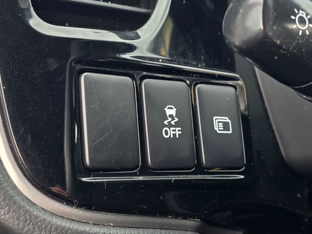 Used 2018 Mitsubishi Outlander ES image 25