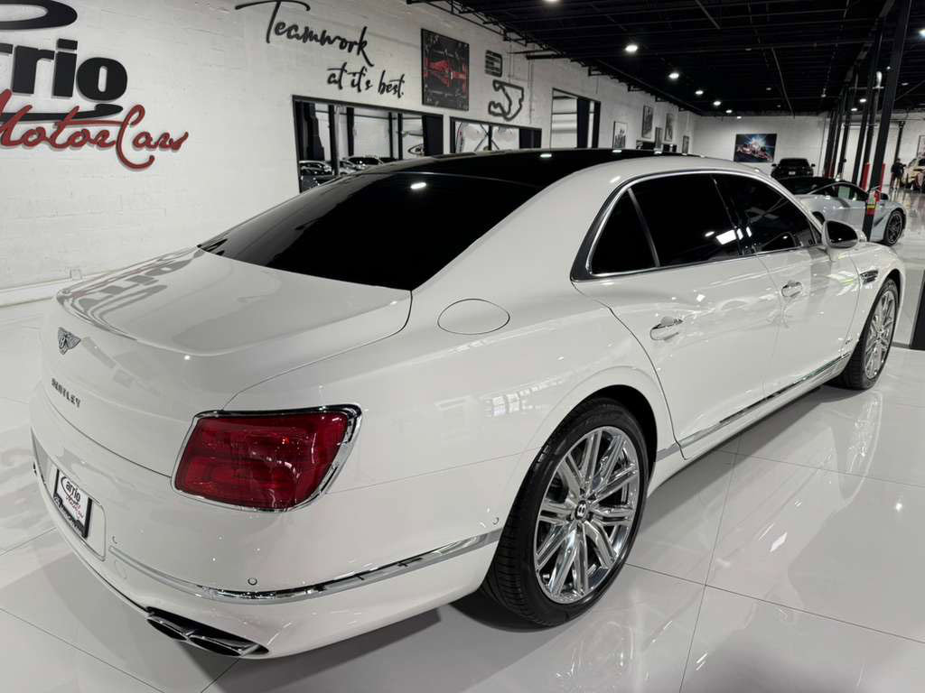 Used 2022 Bentley Flying Spur Plug-In Hybrid image 7