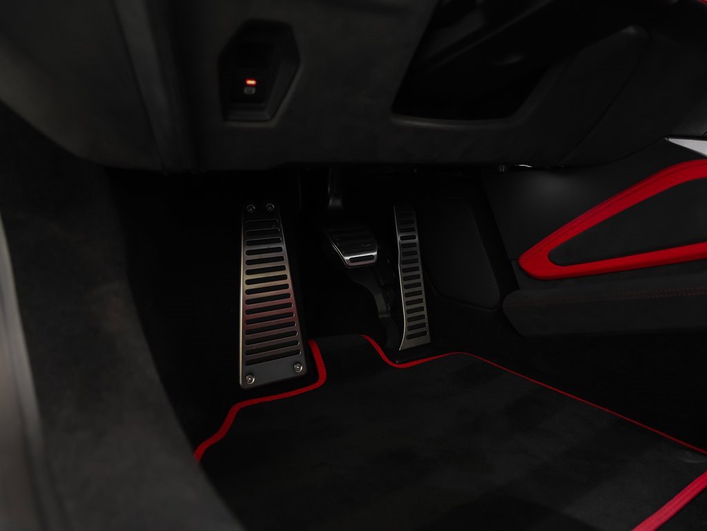 Used 2024 Lamborghini Revuelto image 41