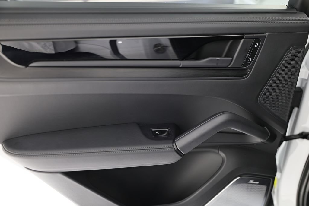 Certified 2025 Porsche Cayenne GTS AWD/4WD image 25