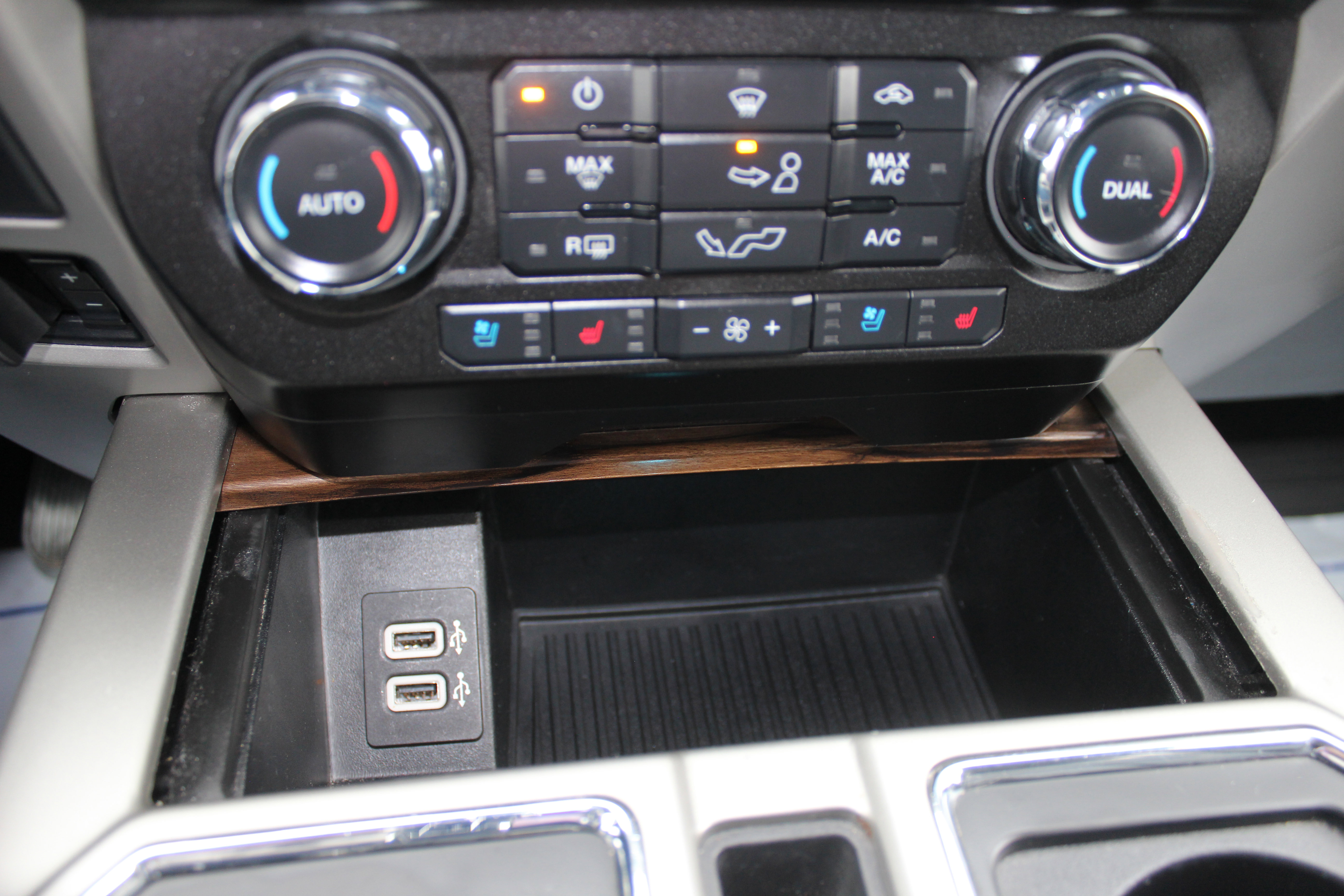 Used 2020 Ford F150 Lariat image 38