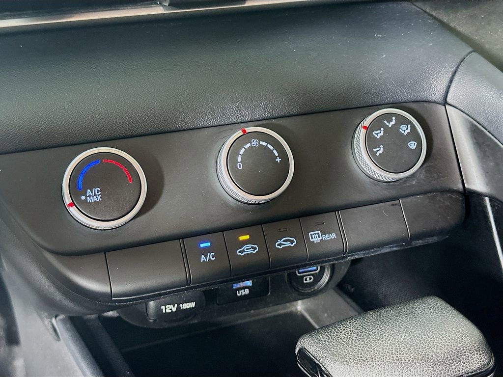 Used 2022 Hyundai Elantra SE image 20