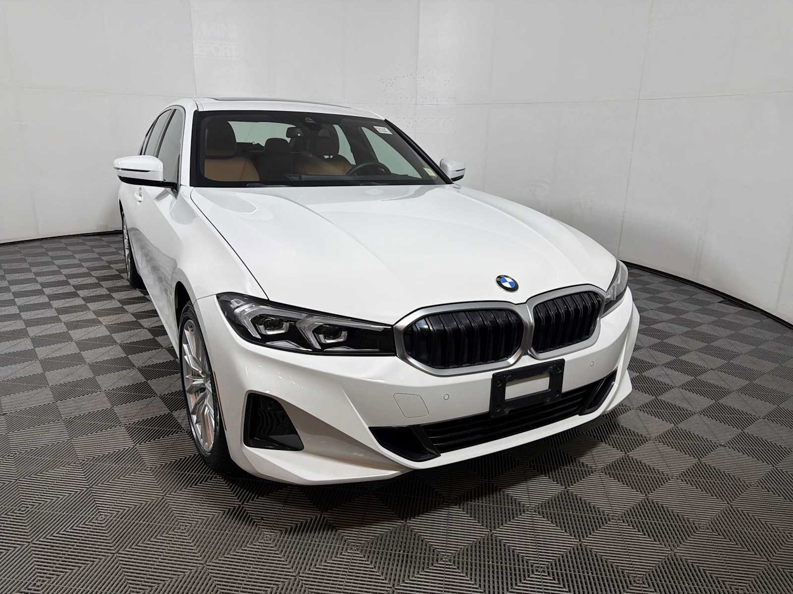 Used 2024 BMW 330i xDrive Sedan w/ Convenience Package AWD/4WD image 2