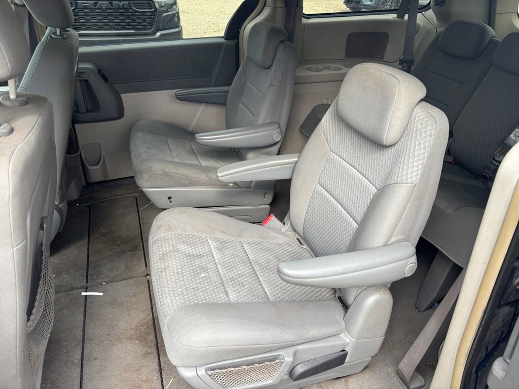 Used 2010 Dodge Grand Caravan SXT FWD image 22