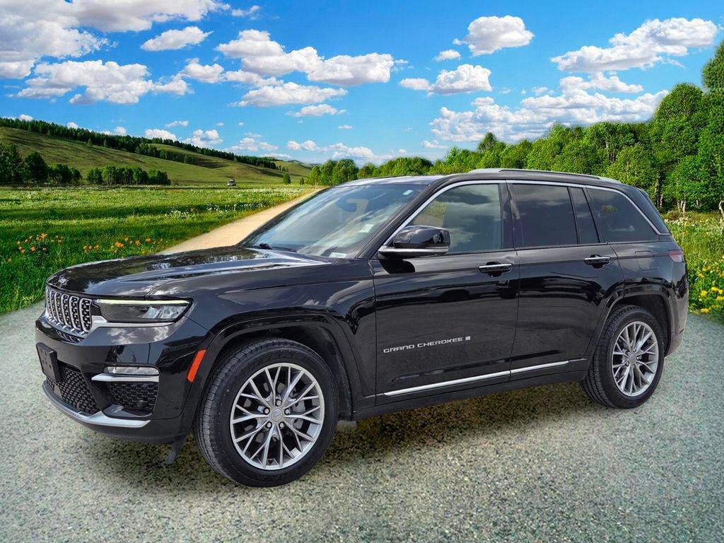 Used 2023 Jeep Grand Cherokee Summit w/ Luxury Tech Group V AWD/4WD image 2