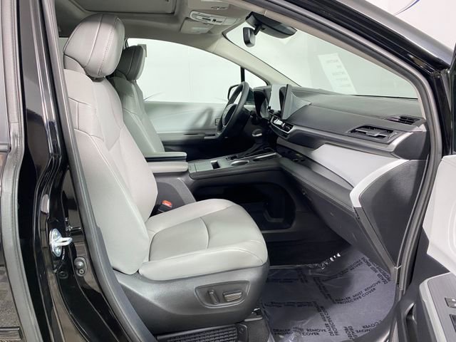 Used 2025 Toyota Sienna XLE AWD/4WD image 9