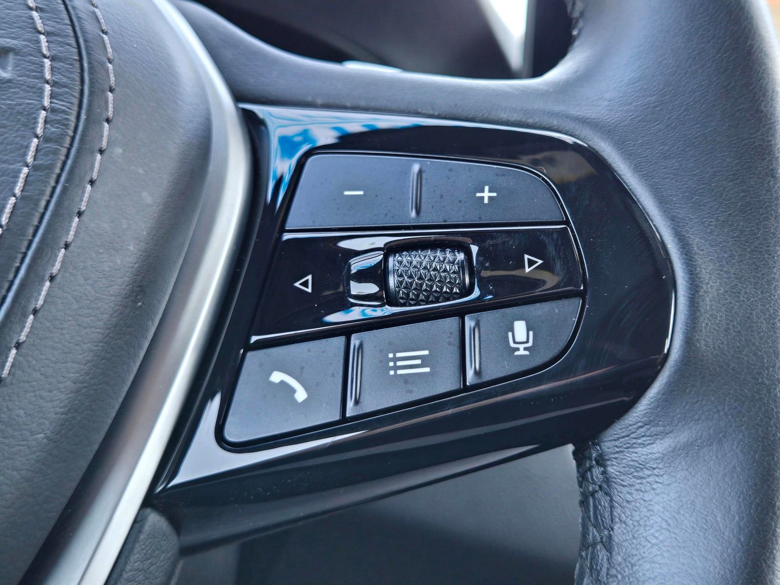 Used 2023 BMW 530i w/ Premium Package image 23