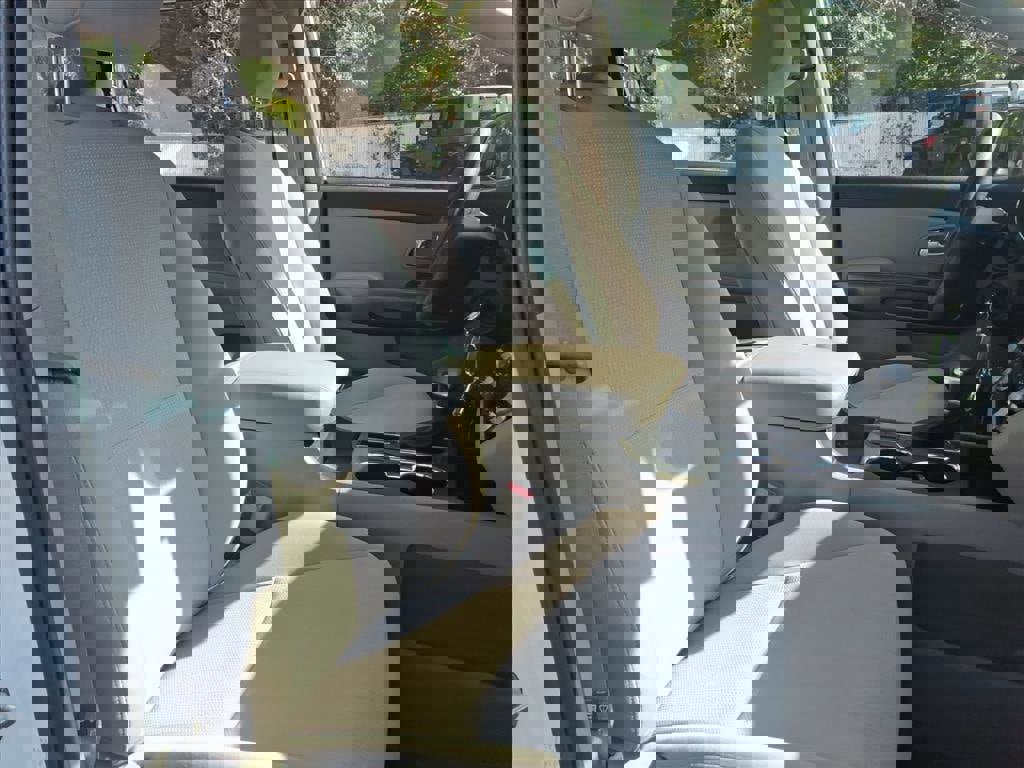 Used 2019 Kia Sedona L image 9