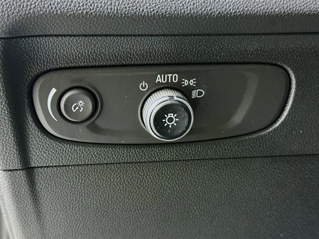 Used 2023 Buick Envision Essence w/ Sport Touring Package image 10