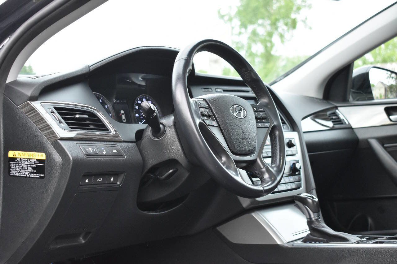 Used 2015 Hyundai Sonata Limited w/ Option Group 06 image 13