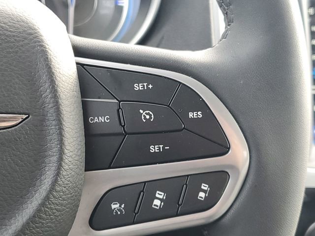 Used 2023 Chrysler 300 Touring L w/ Safetytec Plus Group image 23