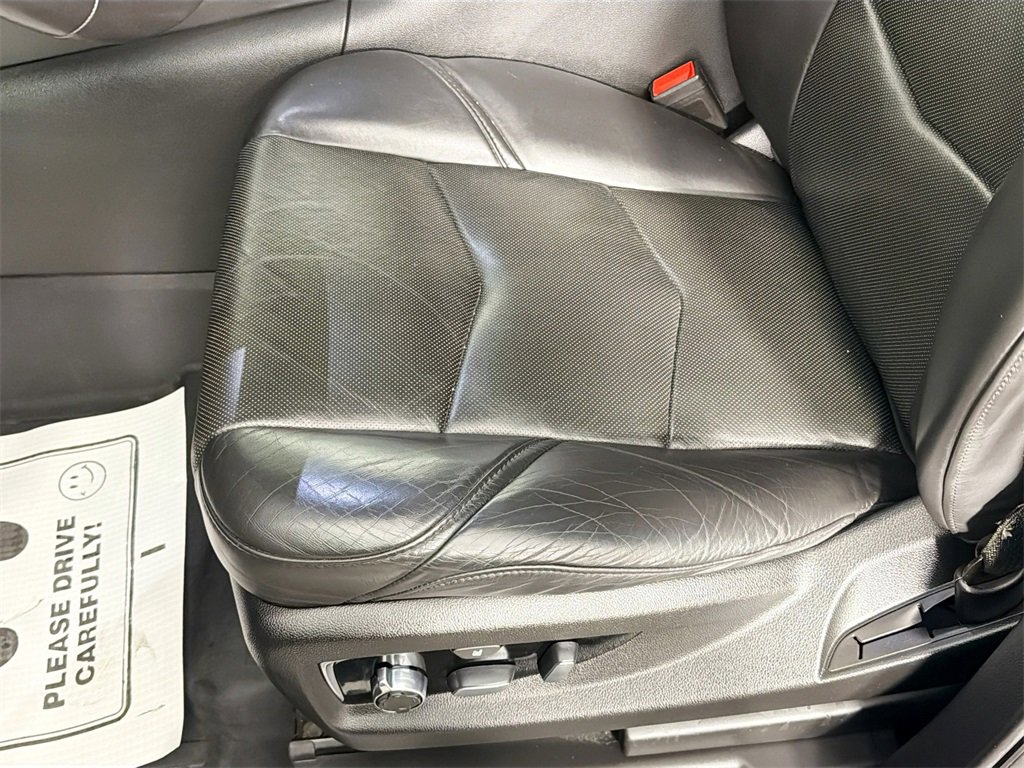 Used 2020 Cadillac Escalade Platinum image 21