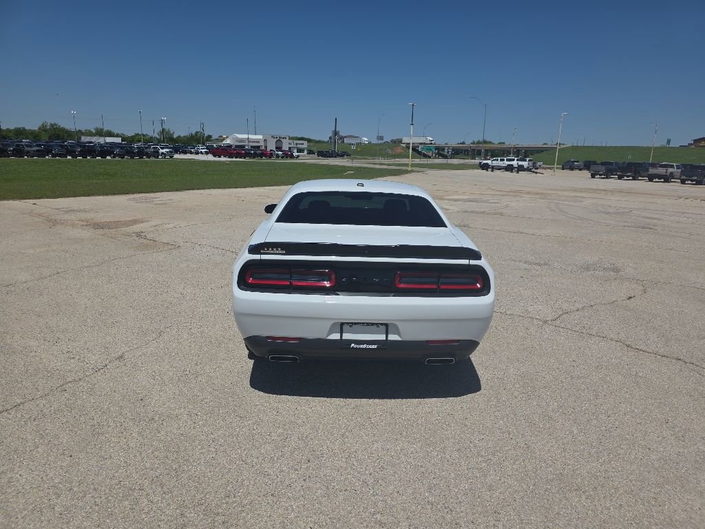 Used 2020 Dodge Challenger SXT w/ Blacktop Package RWD image 4