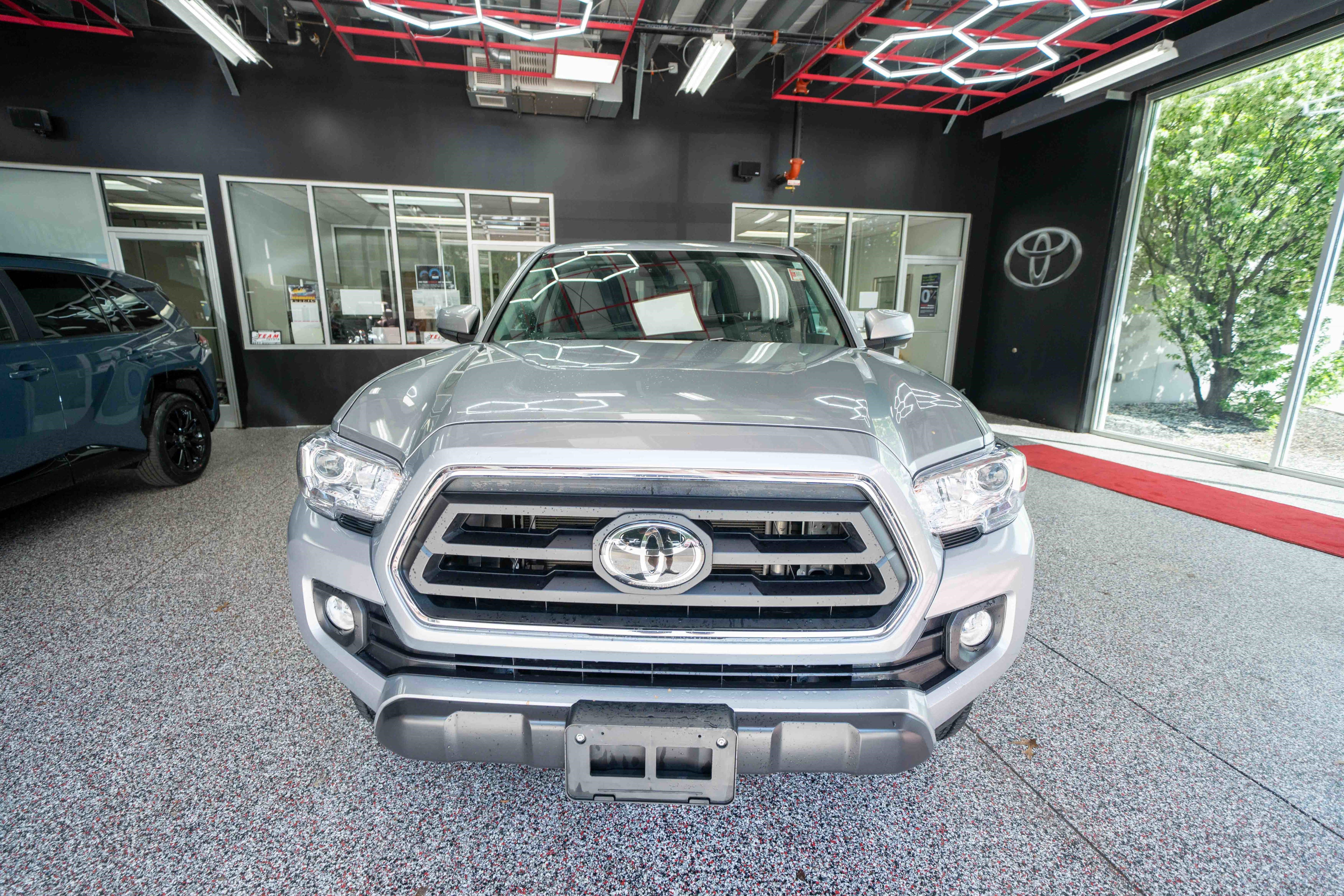 Used 2022 Toyota Tacoma SR5 image 6