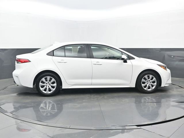Used 2025 Toyota Corolla LE w/ Convenience Package image 2