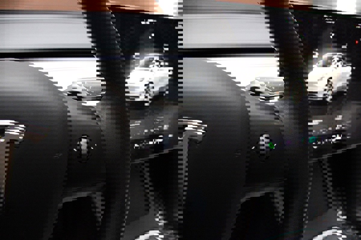 Used 2022 Tesla Model Y Long Range image 34