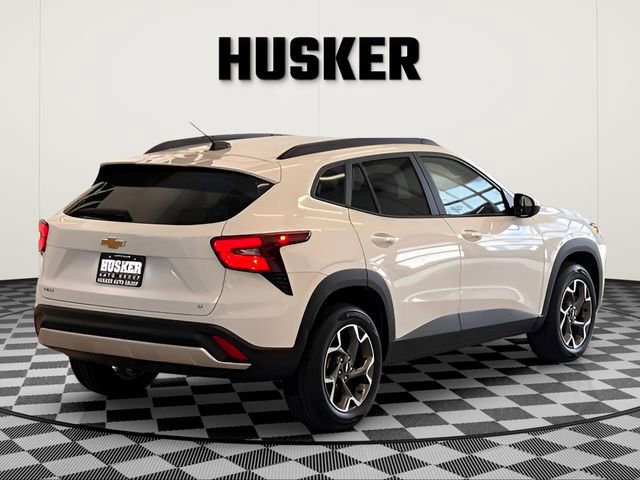 Used 2025 Chevrolet Trax LT w/ LT Convenience Package image 5