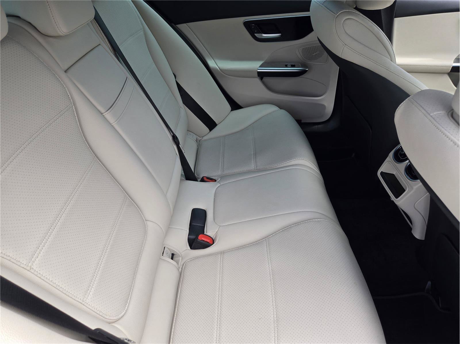 Used 2025 Mercedes-Benz C 300 Sedan image 30