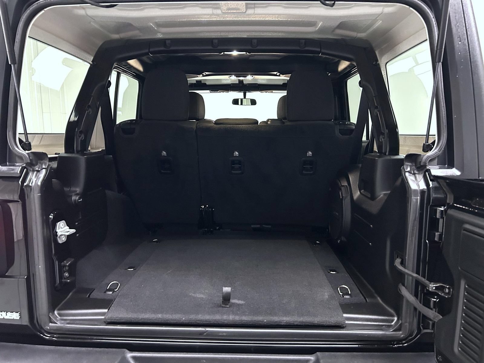 Used 2022 Jeep Wrangler Unlimited Sport AWD/4WD image 21