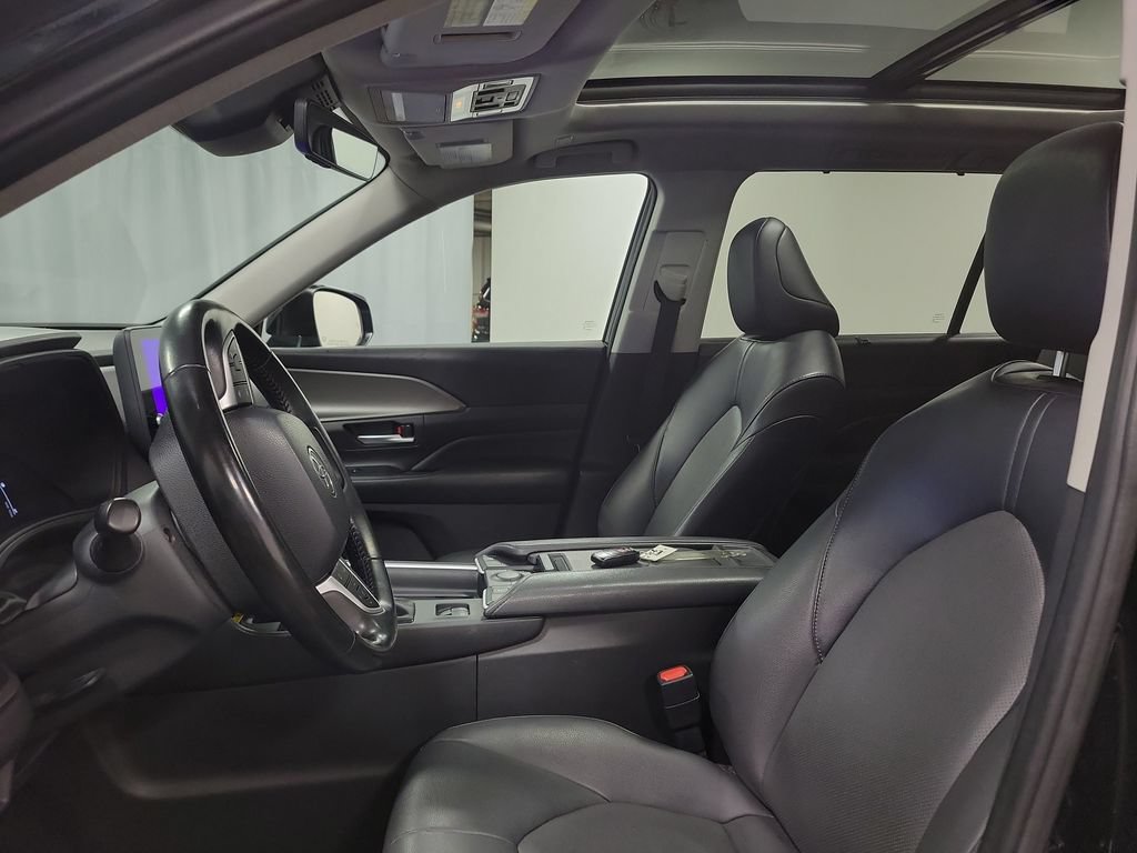 Used 2024 Toyota Grand Highlander AWD image 12
