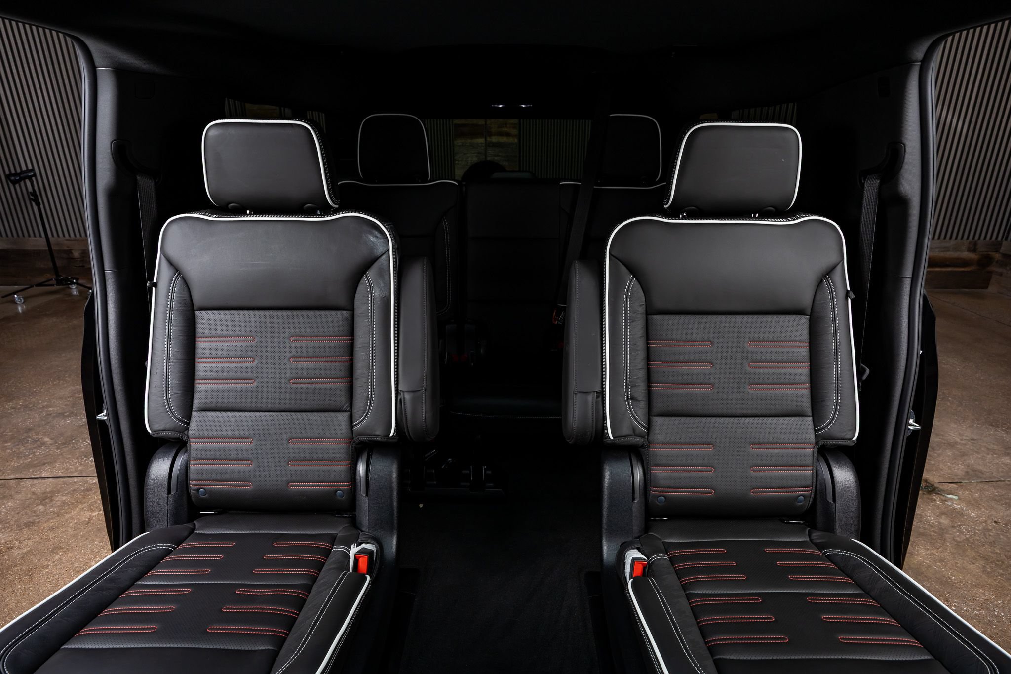 Used 2025 GMC Yukon XL AT4 Ultimate AWD/4WD image 37