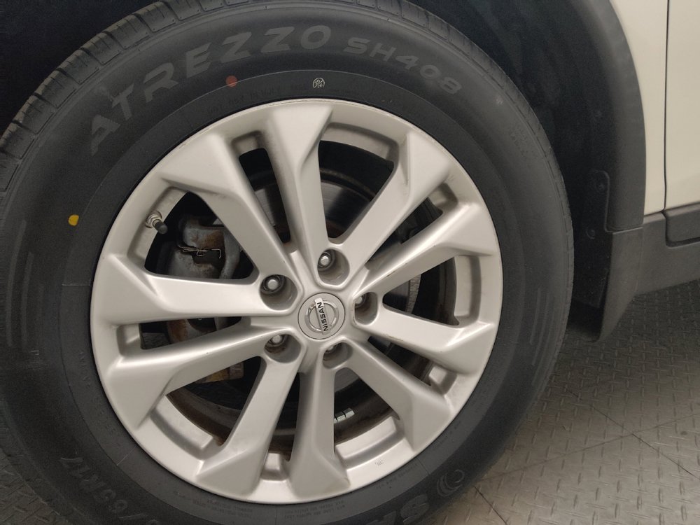 Used 2016 Nissan Rogue SV FWD image 31