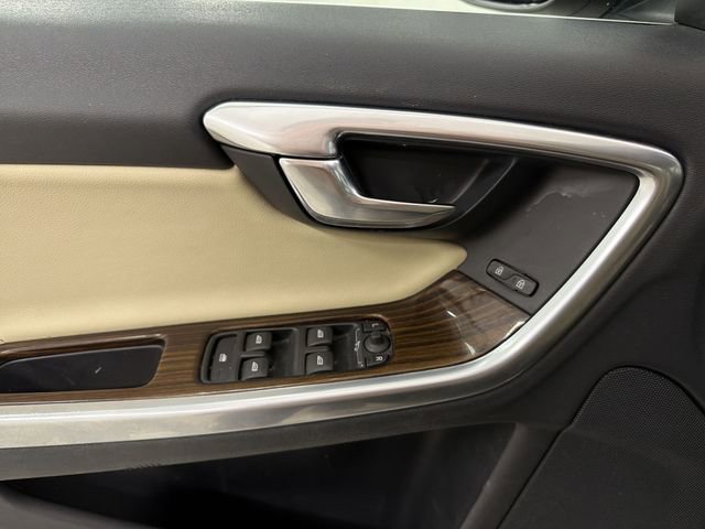 Used 2017 Volvo V60 T5 Premier w/ Convenience Package image 22