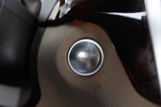 Used 2016 Mercedes-Benz GL 450 4MATIC 4dr GL 450 image 32