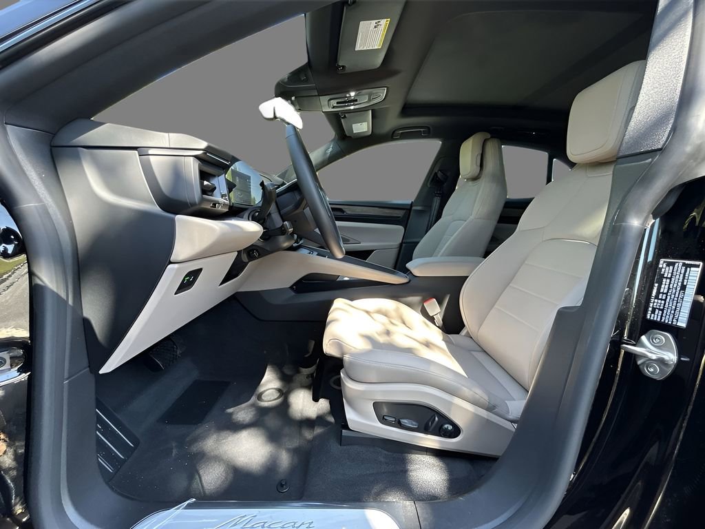 Certified 2025 Porsche Macan Electric image 6