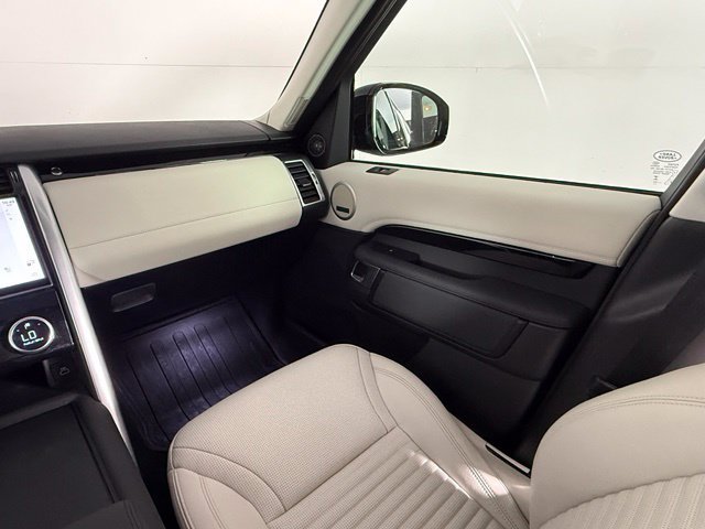 Certified 2025 Land Rover Discovery S AWD/4WD image 19