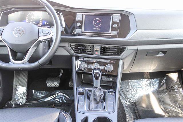 Used 2024 Volkswagen Jetta SE image 13