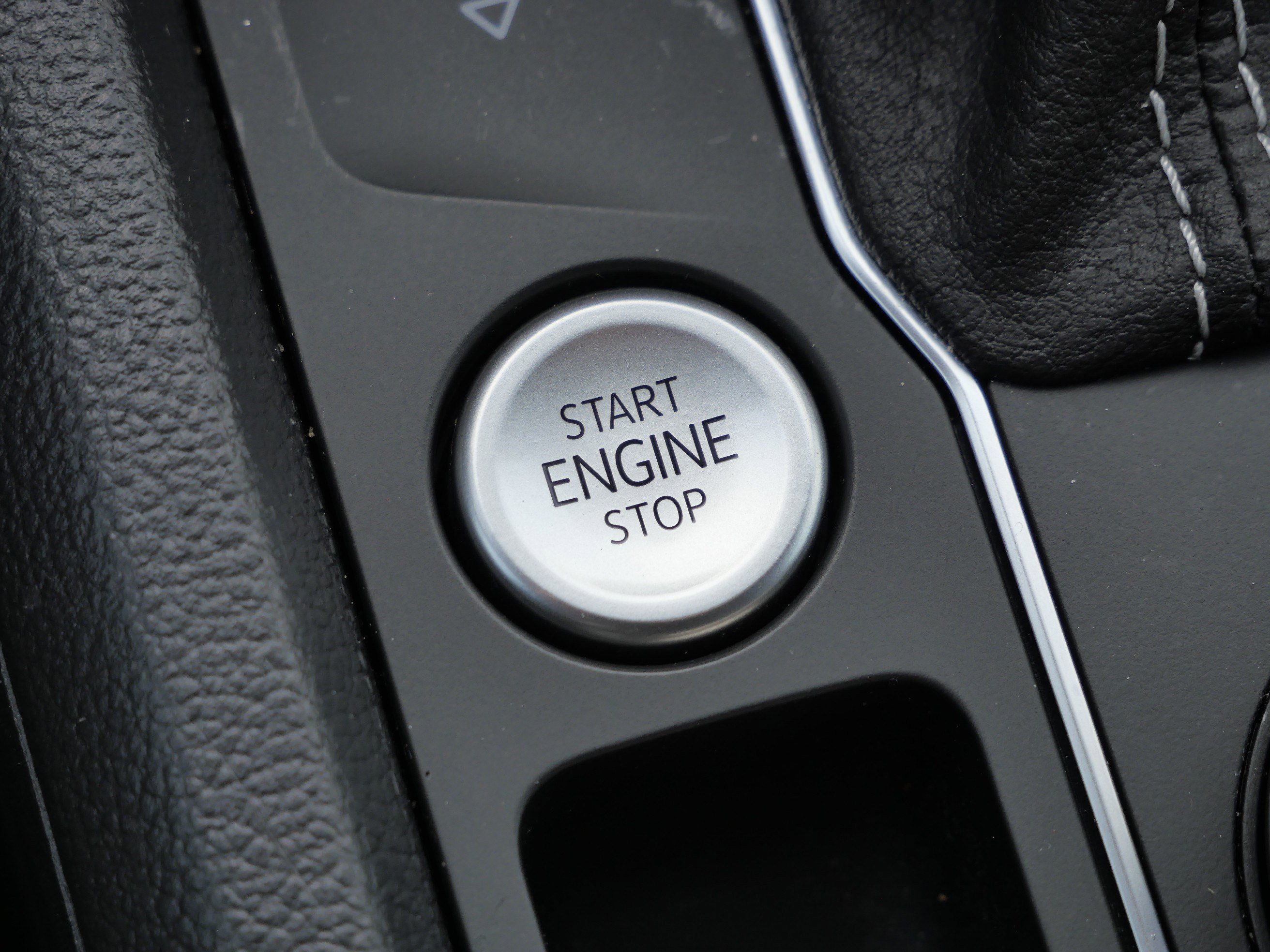 Certified 2023 Volkswagen Atlas Cross Sport SE image 28