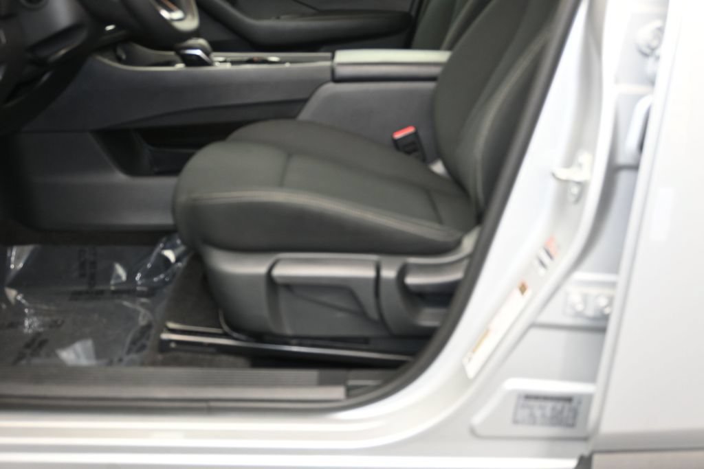Used 2024 Nissan Rogue S FWD image 20