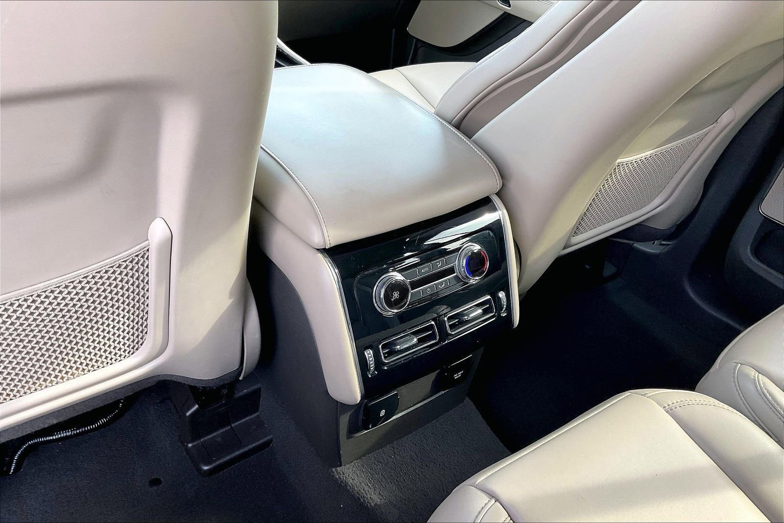 Used 2022 Lincoln Aviator 2WD image 10