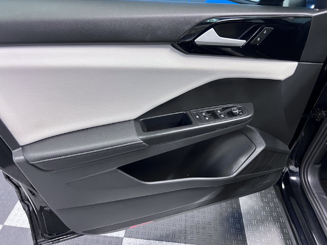 Certified 2025 Volkswagen Taos S FWD image 7