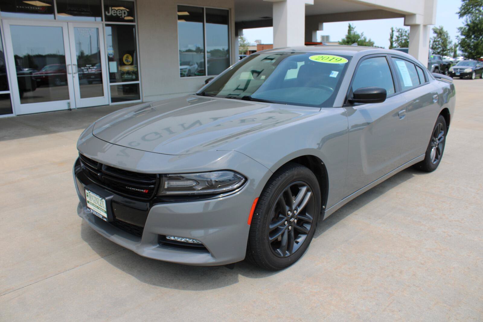 Used 2019 Dodge Charger SXT w/ Blacktop Package AWD/4WD image 2