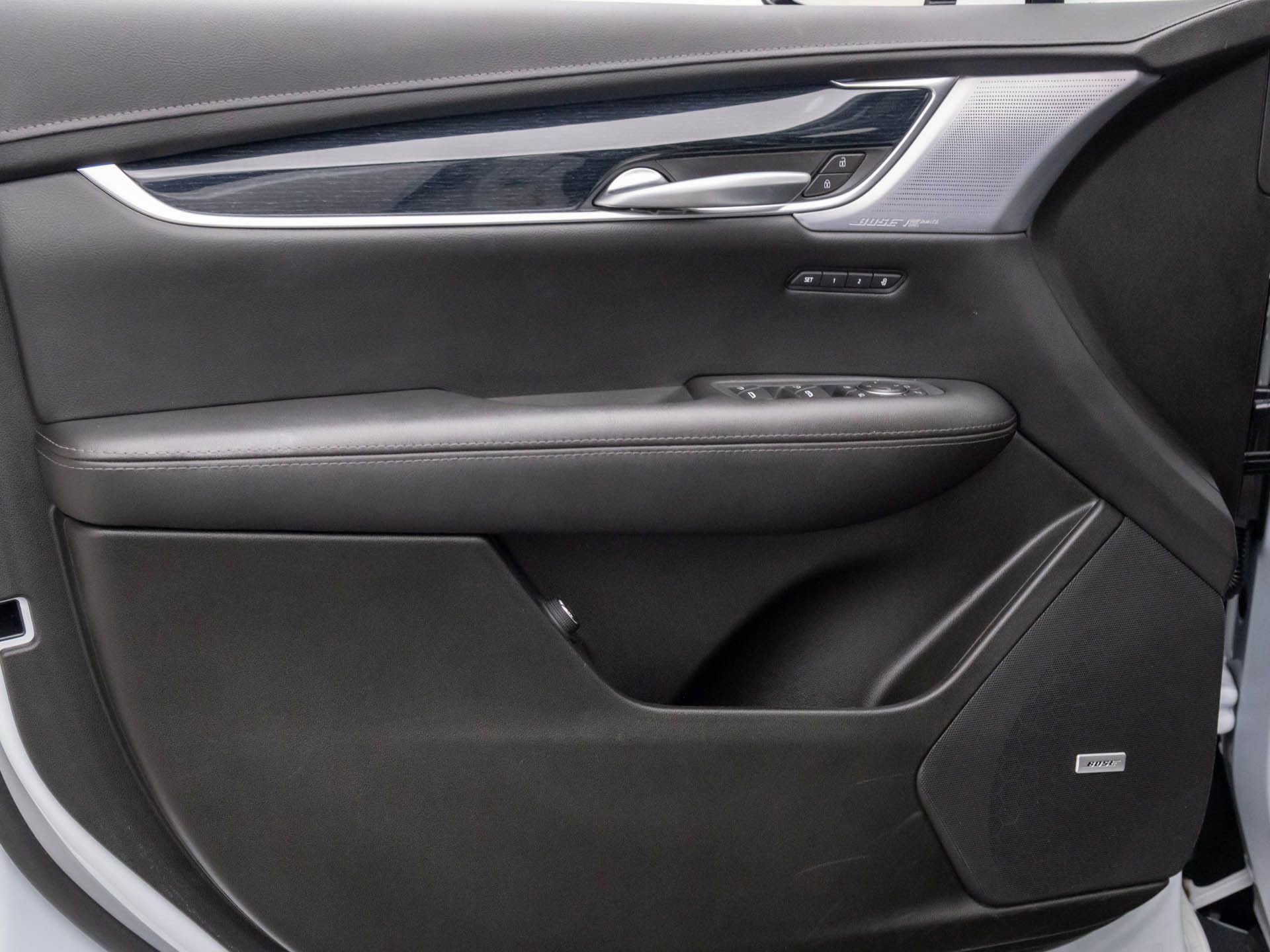 Used 2025 Cadillac XT5 Premium Luxury AWD/4WD image 13