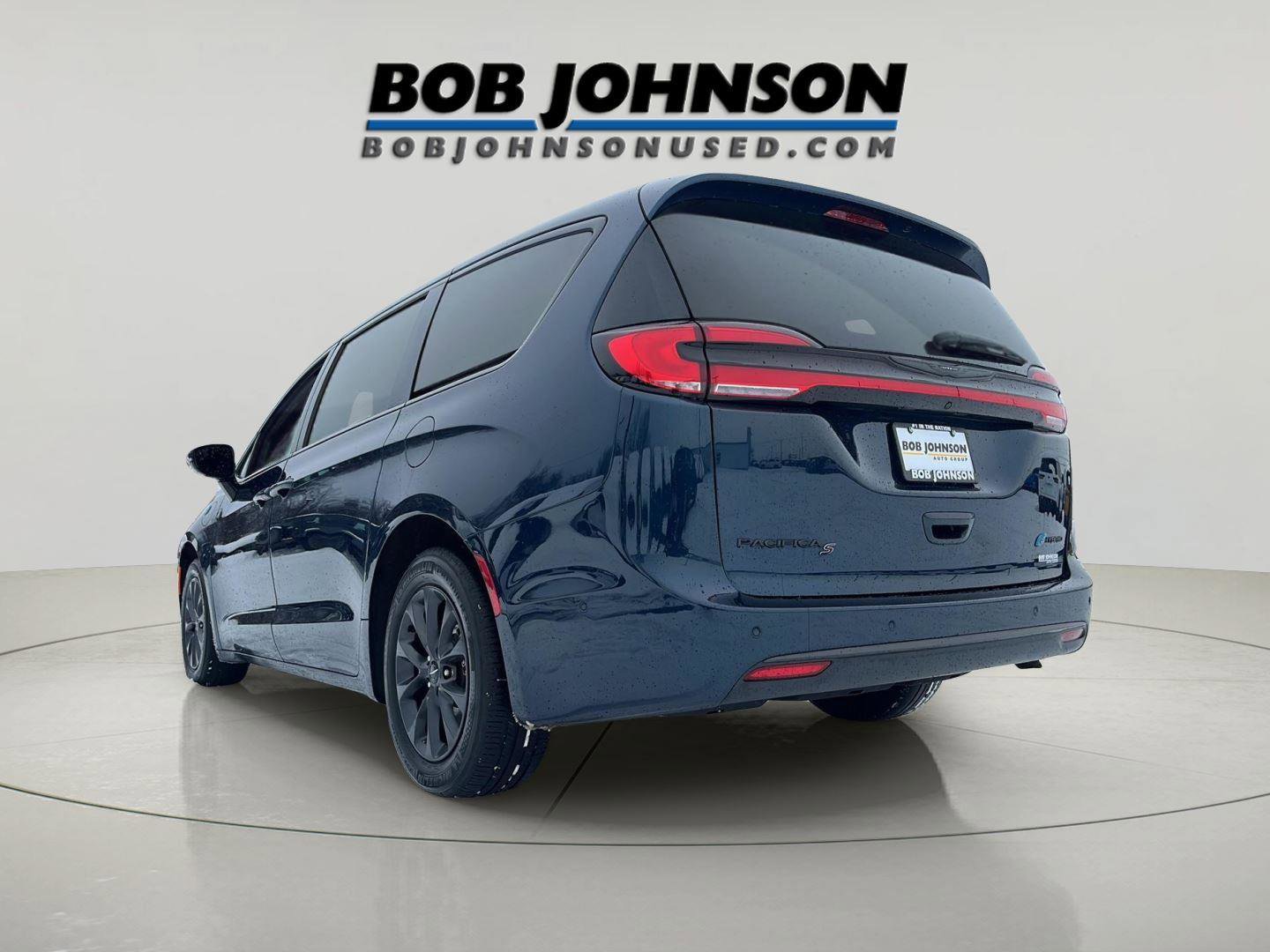 Used 2024 Chrysler Pacifica Limited image 5