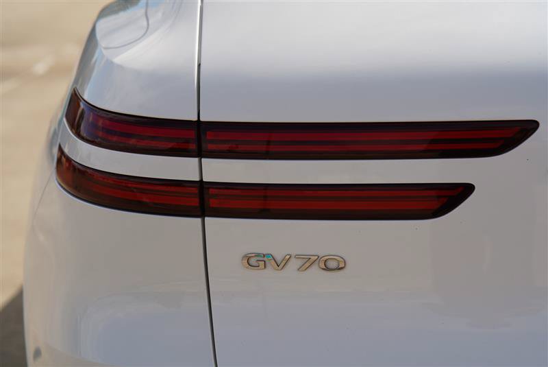 Used 2022 Genesis GV70 2.5T w/ Advanced Package AWD/4WD image 44