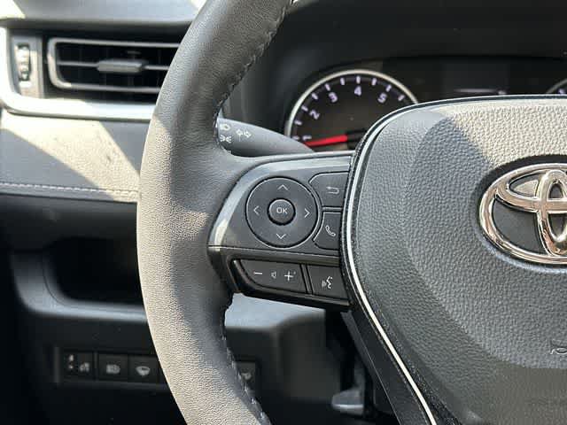 Used 2022 Toyota RAV4 XLE w/ Convenience Package AWD/4WD image 9