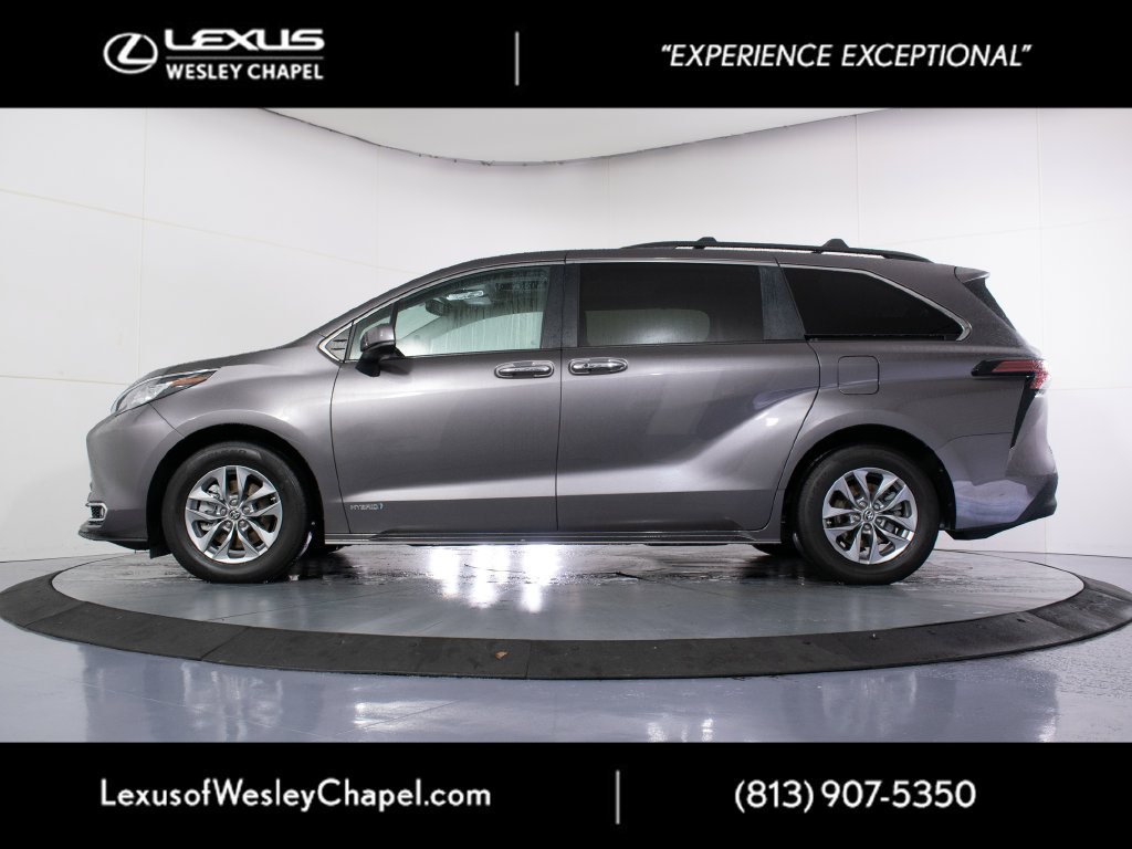 Used 2021 Toyota Sienna XLE w/ XLE Plus Package AWD/4WD image 7