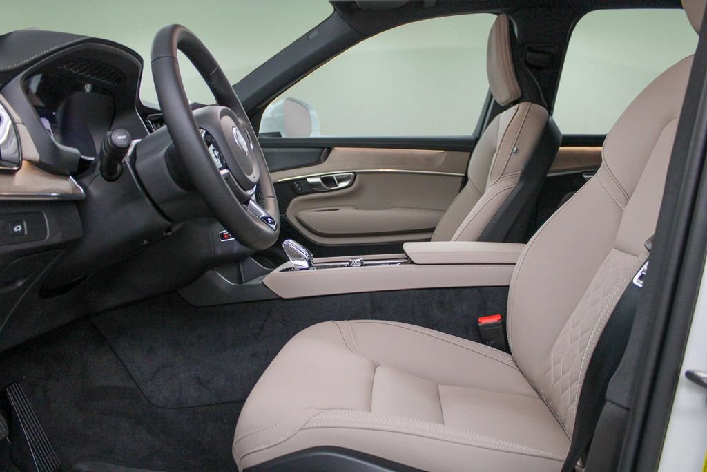 Used 2026 Volvo XC90 B5 Plus w/ Protection Package Premier AWD/4WD image 25