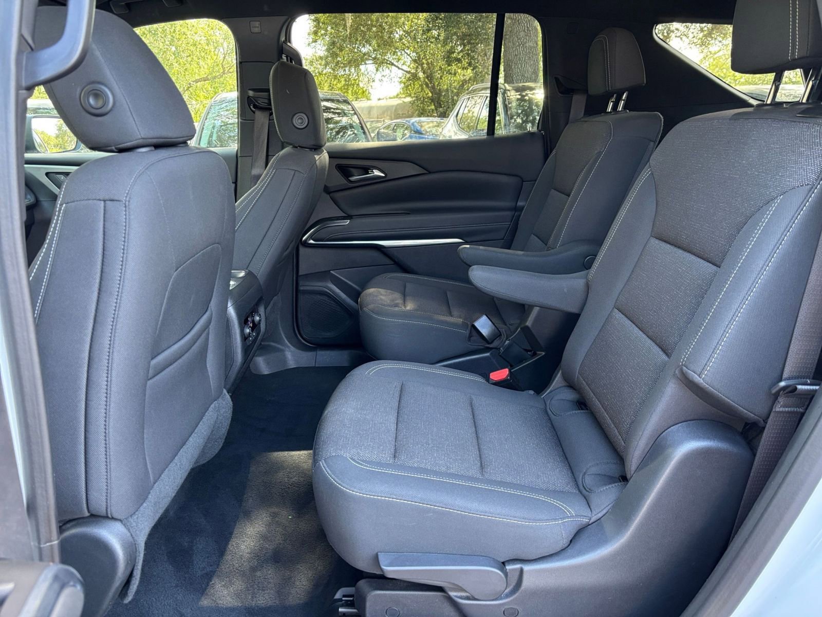 Used 2025 Chevrolet Traverse LT image 53